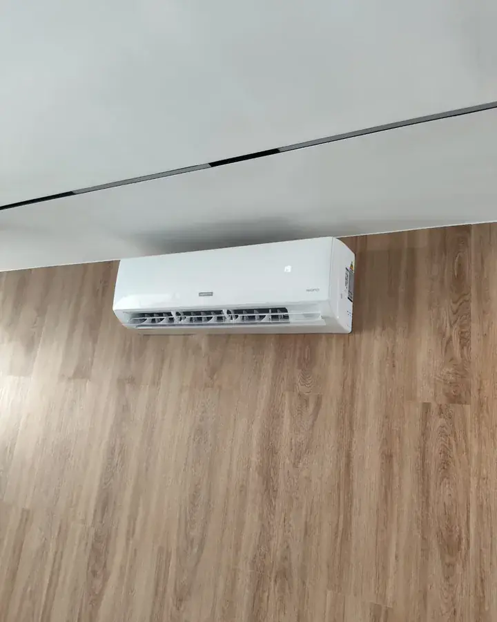 Ar-condicionado instalado em ambiente residencial